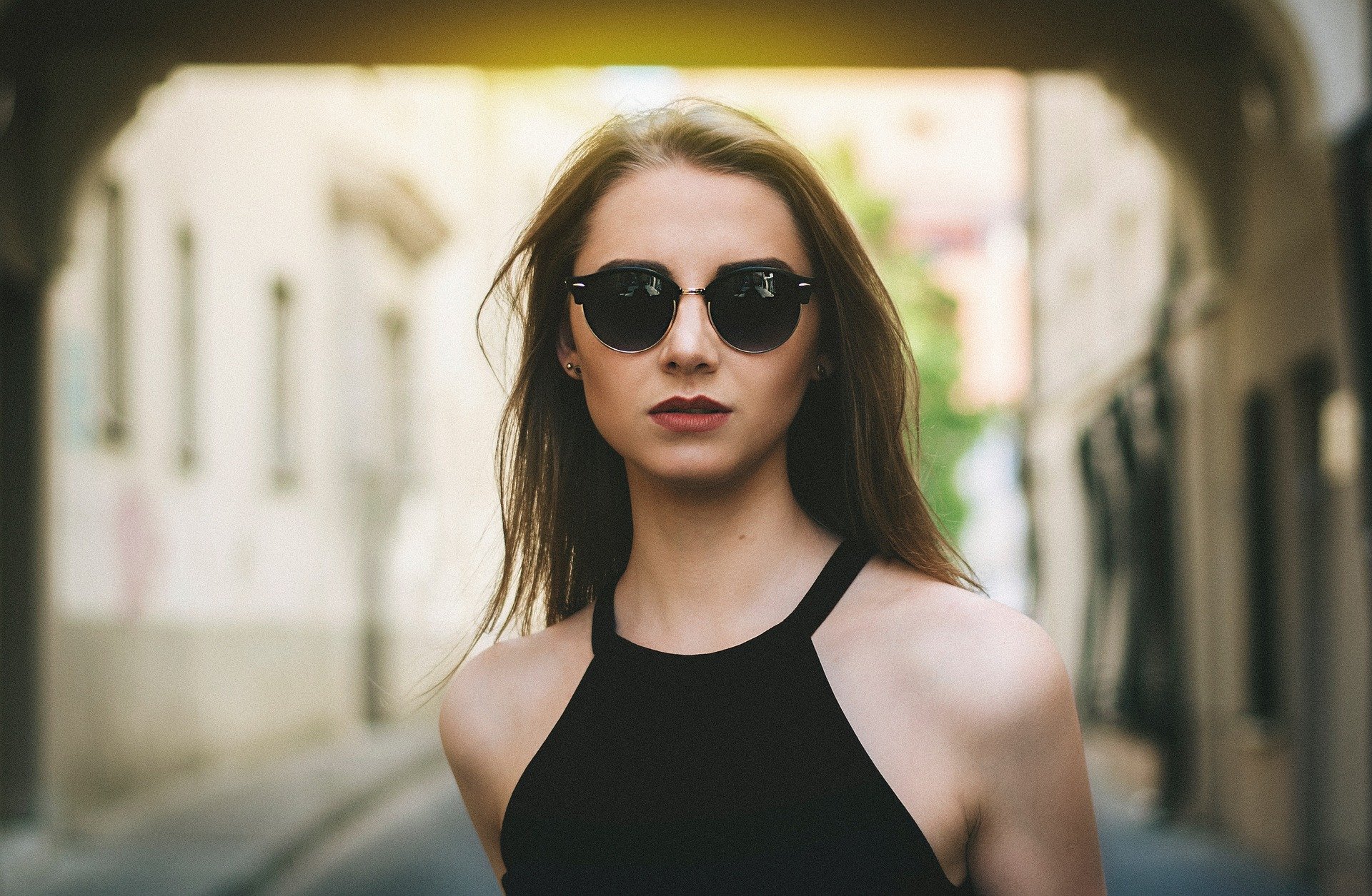 Advantages And Disadvantages Of Wearing Sunglasses