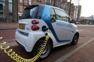 Advantages and Disadvantages Of Electric Cars 2022