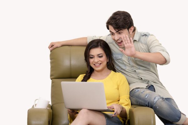 Advantages and Disadvantages of Online Dating