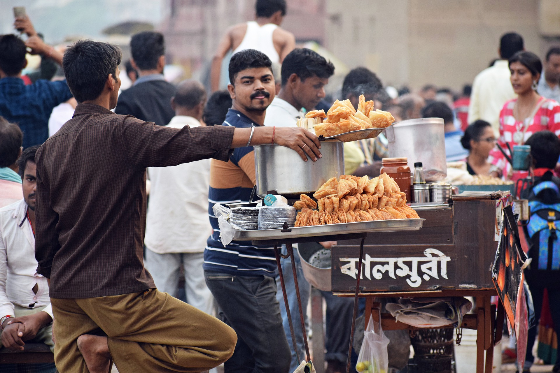 Why We Should Avoid Eating Food From Roadside Vendors?